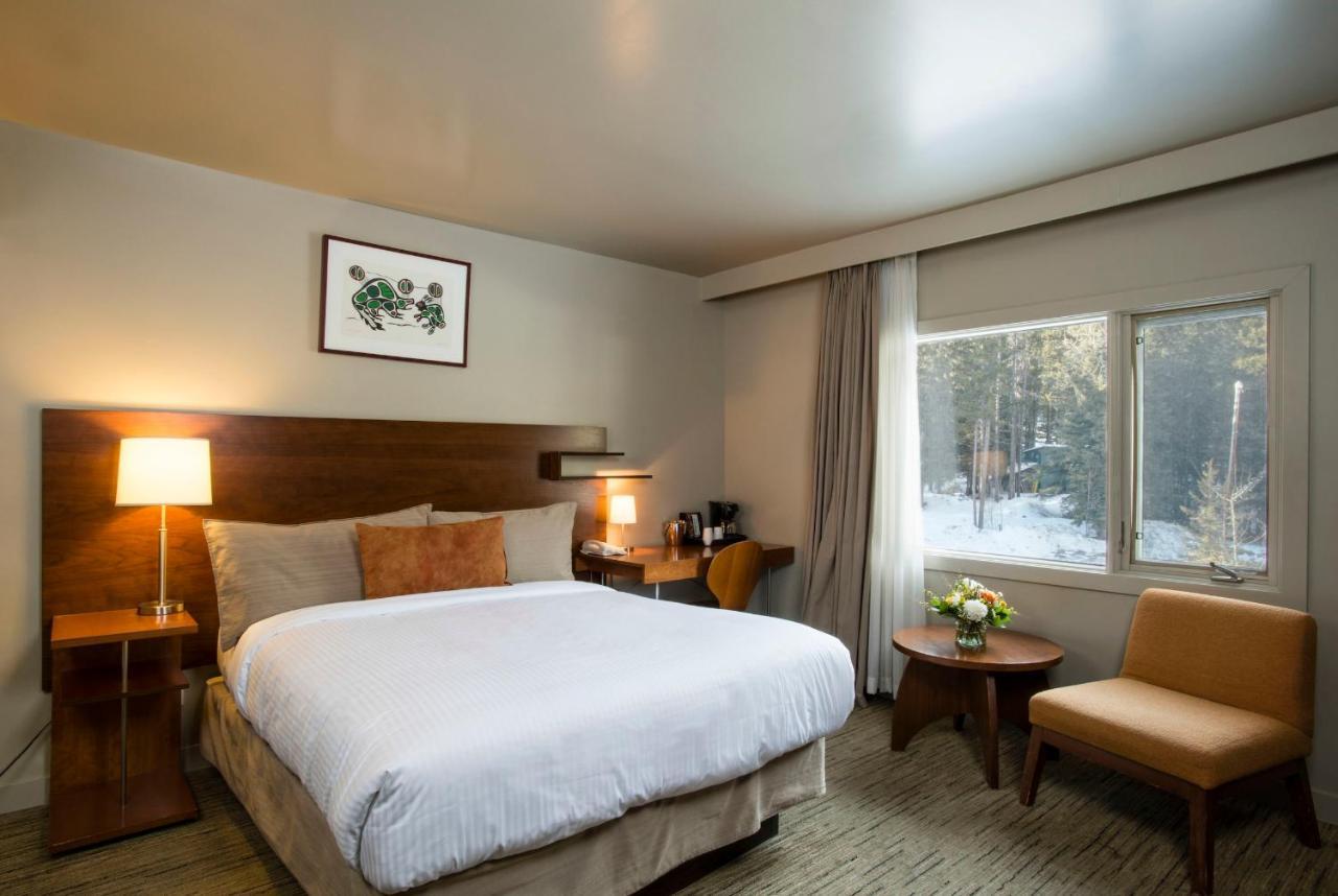 The Juniper Hotel & Bistro Banff Exterior photo