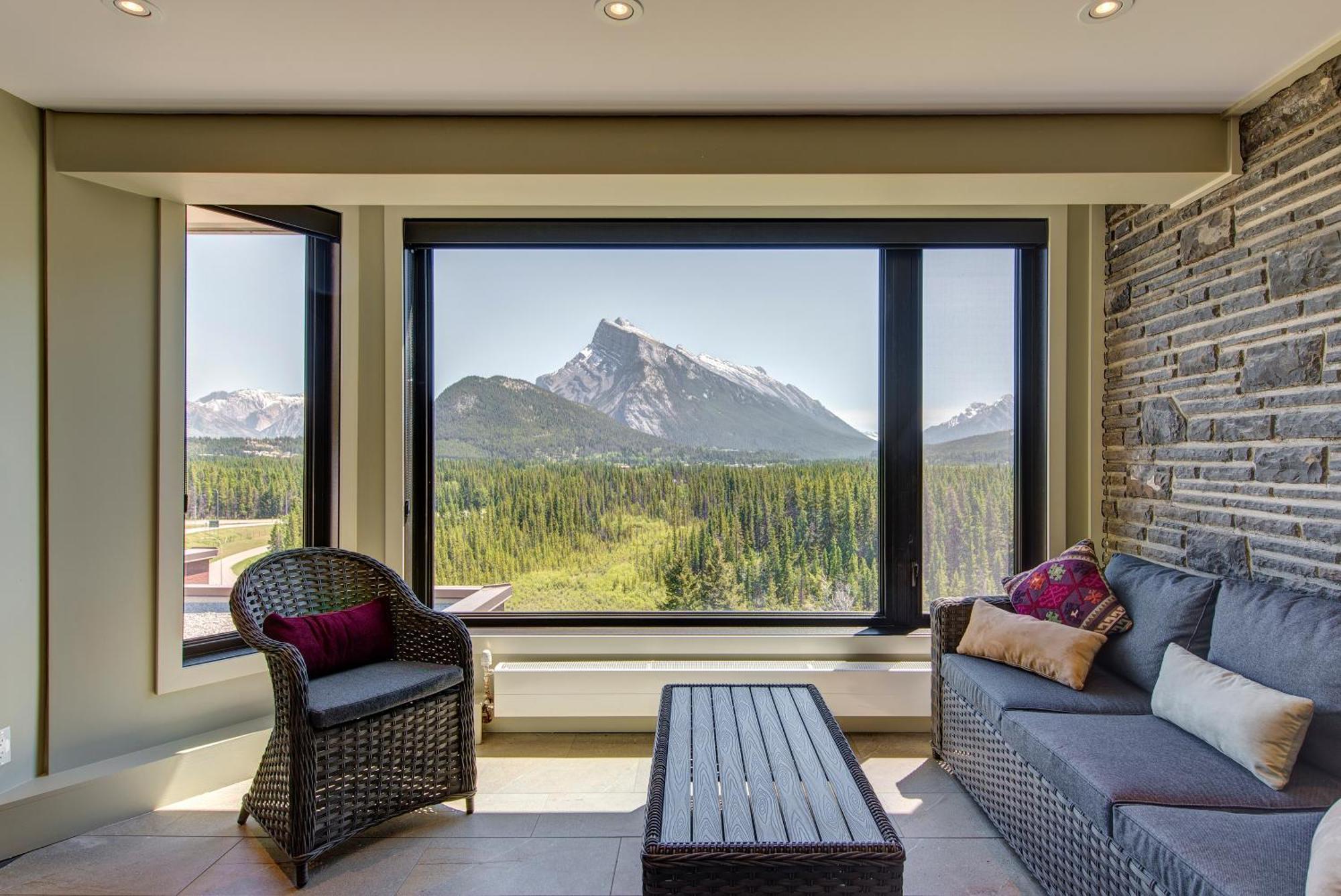 The Juniper Hotel & Bistro Banff Exterior photo