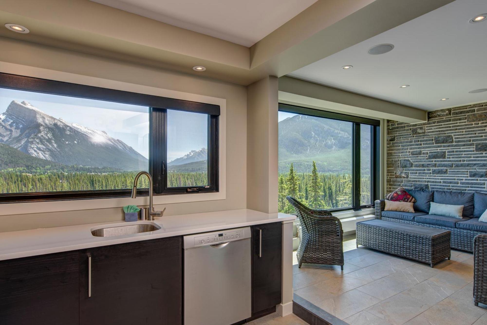 The Juniper Hotel & Bistro Banff Exterior photo