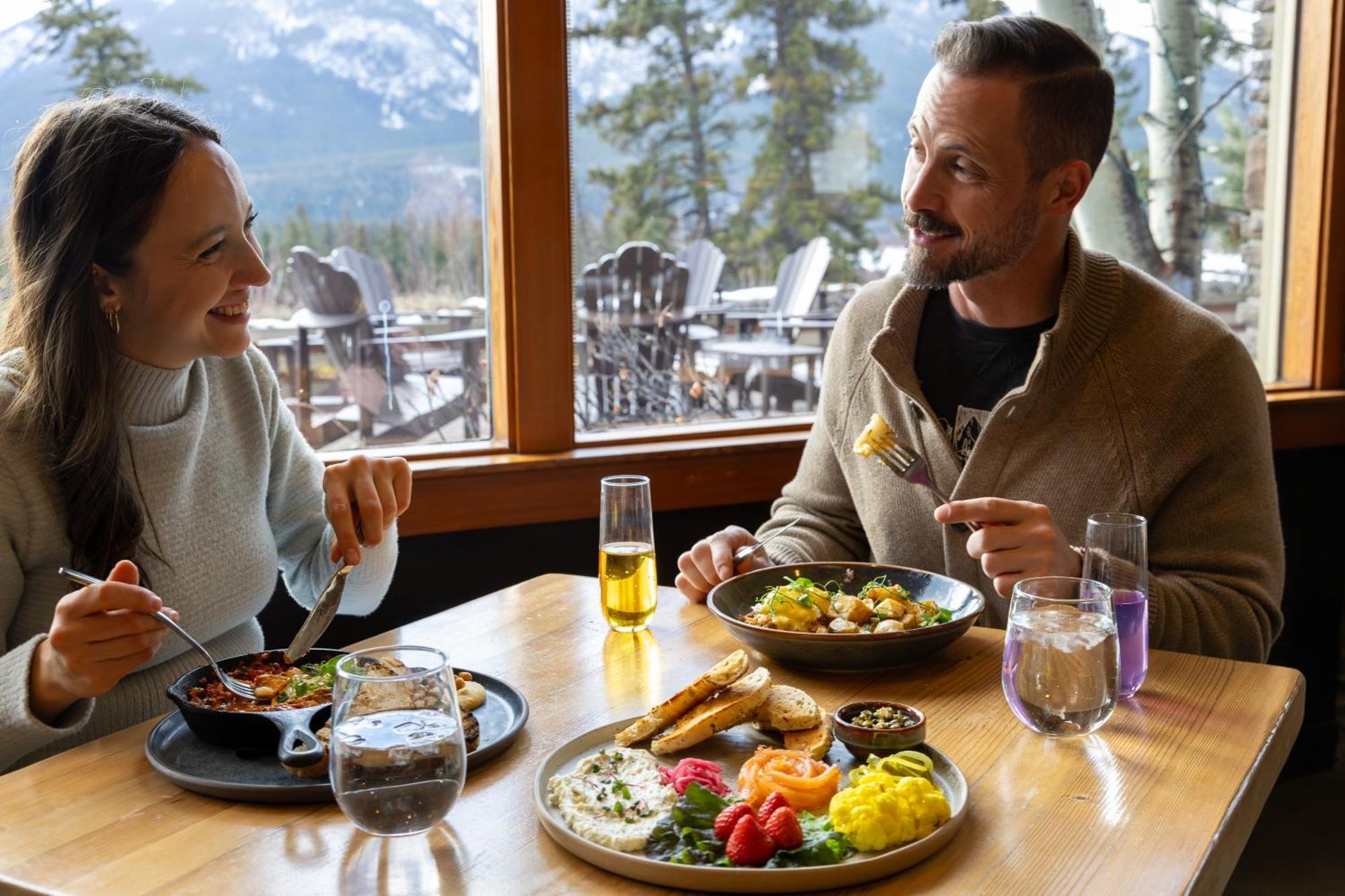 The Juniper Hotel & Bistro Banff Exterior photo