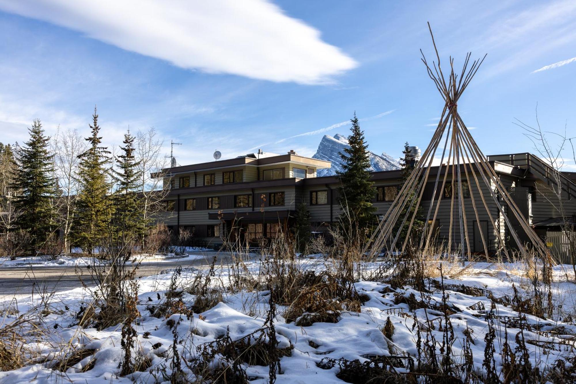 The Juniper Hotel & Bistro Banff Exterior photo